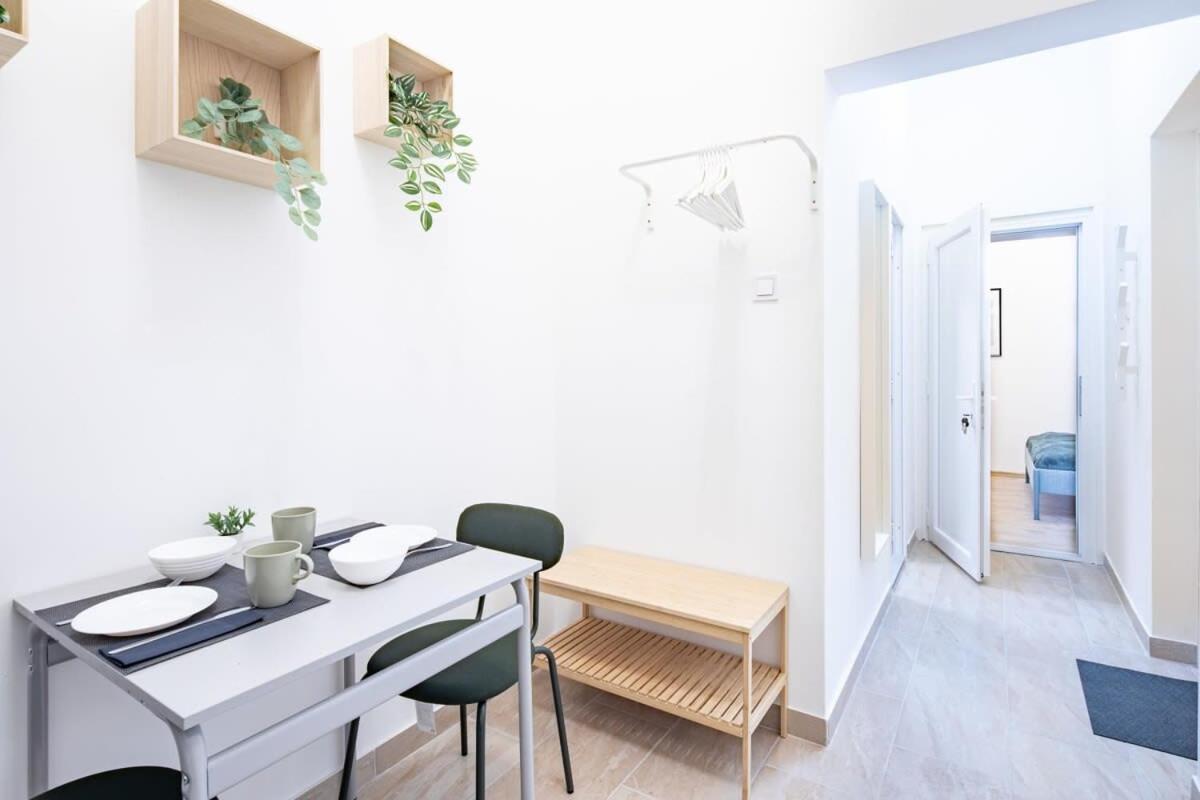 Central - New - Comfy Ac Studio Budapest Kültér fotó