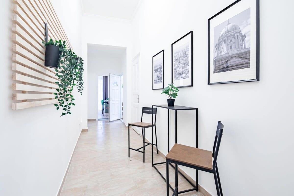 Central - New - Comfy Ac Studio Budapest Kültér fotó