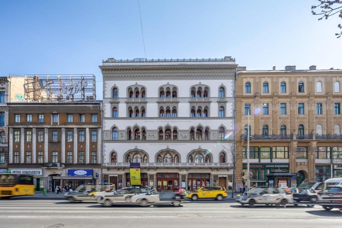 Central - New - Comfy Ac Studio Budapest Kültér fotó