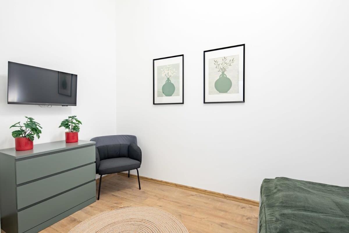 Central - New - Comfy Ac Studio Budapest Kültér fotó